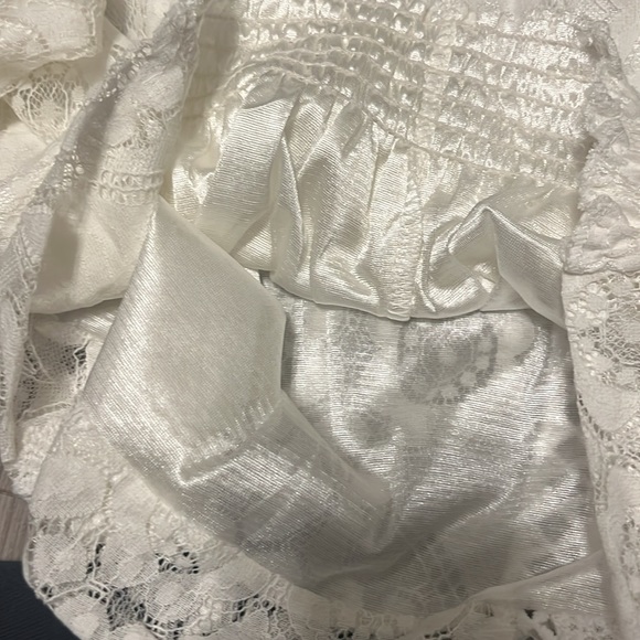 Lacy Long Sleeved Blouse - Picture 7 of 7